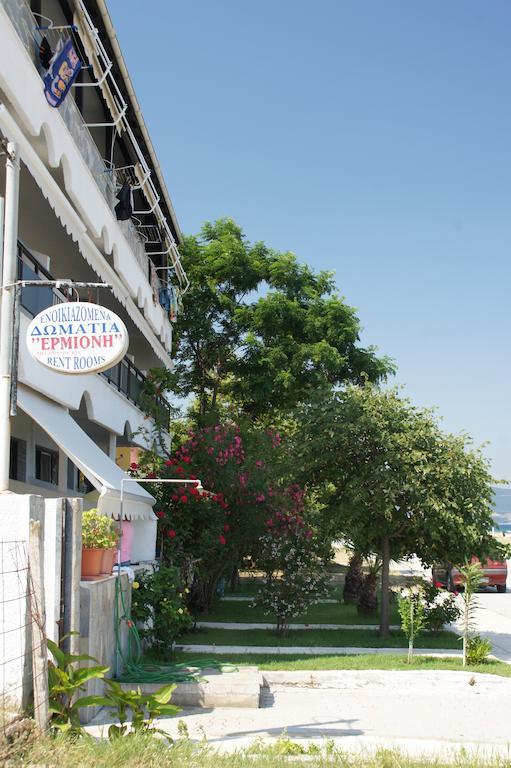 Ermioni Apartments Nea Vrasna Bagian luar foto